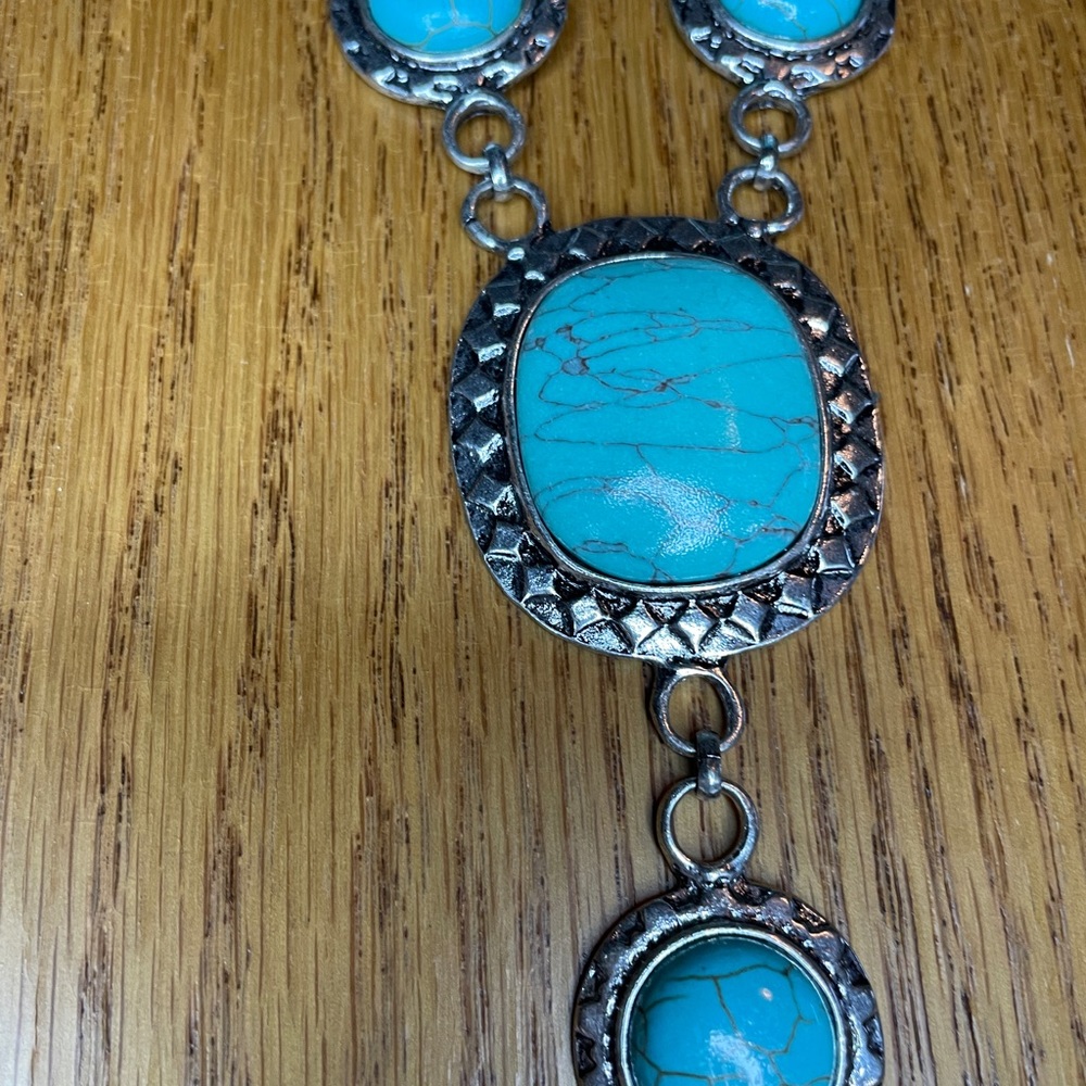New western turquoise stone necklace